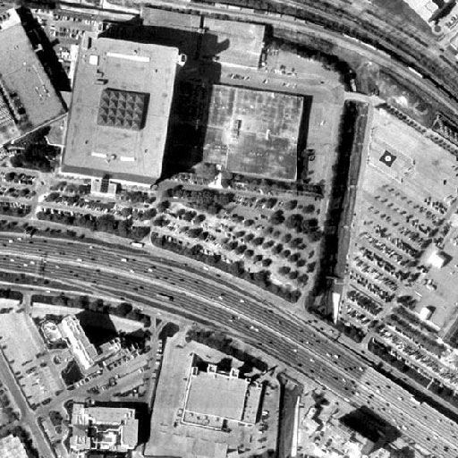 Секретная фотография городской инфраструктуры, полученная незаконно в целях промышленного шпионажа.